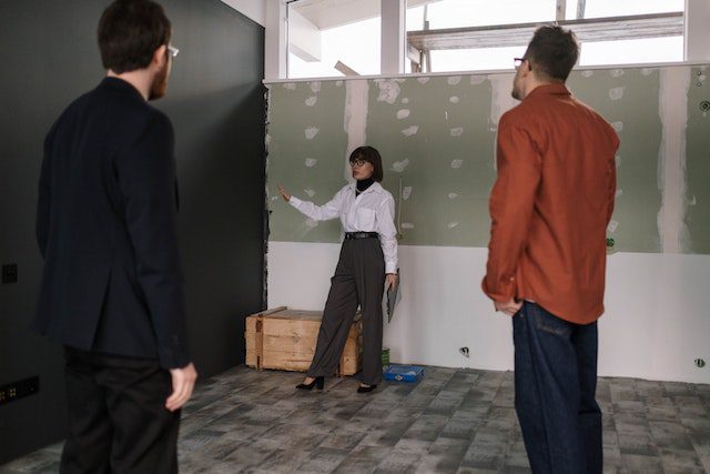 woman discussing a building project with colleagues