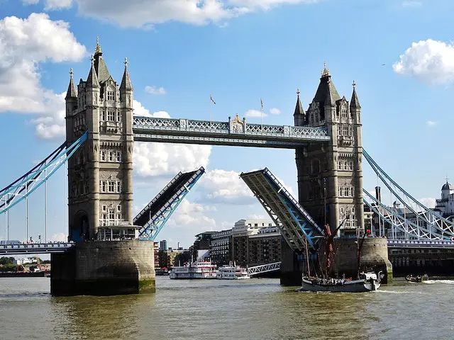 Twin tower bridge