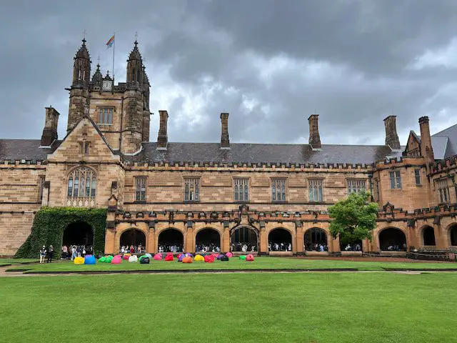 Unplash- Students and university in Australia