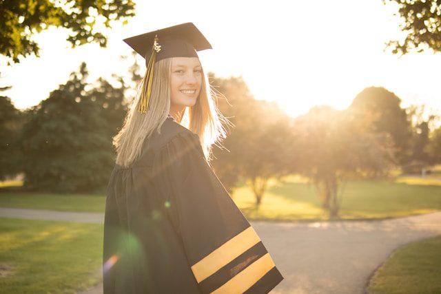 Unplash-Graduate Student