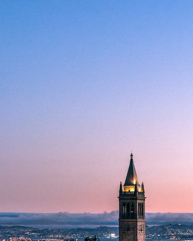 https://www.pexels.com/photo/illuminated-berkeley-tower-at-dusk-12242390/