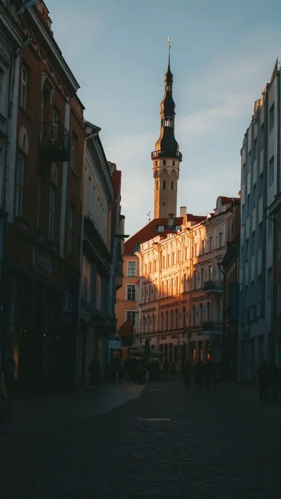 https://www.pexels.com/photo/street-in-tallinn-14237072/