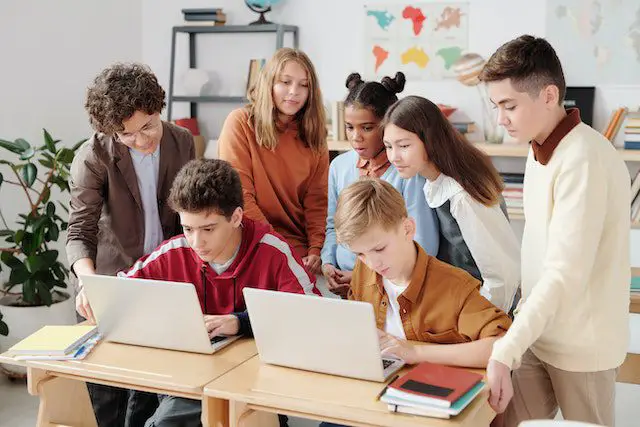 Pexels - Children Looking at the Laptop