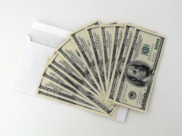 100 us dollar banknotes