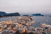 birds eye view photo of city near ocean