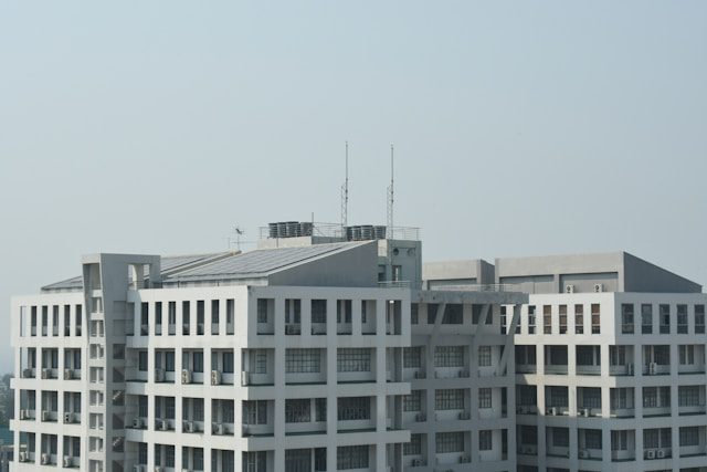 a large white building with a lot of windows