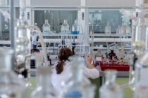 chemist laboratory analysis