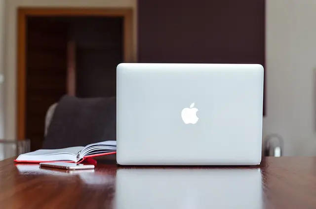 apple macbook notebook computer