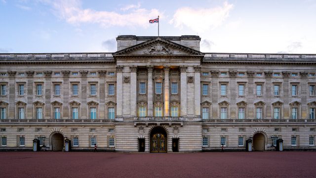 buckingham palace in london england