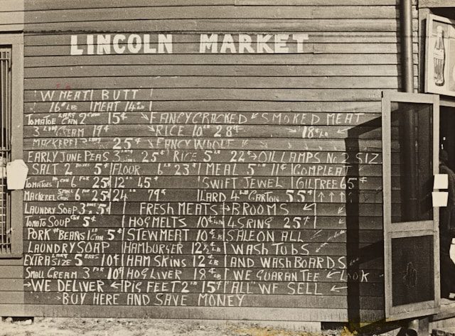lincoln market signage