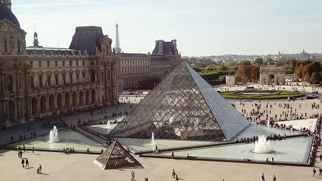 pyramid praise paris